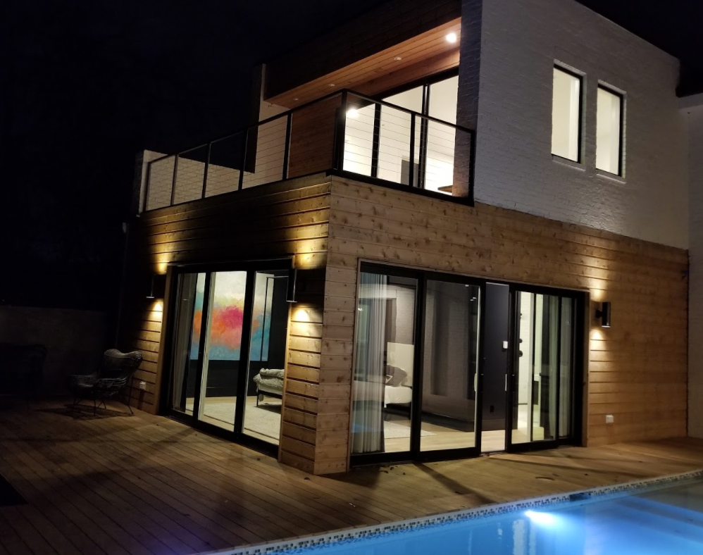 Modern Middle Tennessee home at dusk with custom steel and glass deck railings by 3D Custom Welding